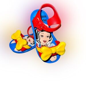 Mini Melissa Snow White Sandals size 8